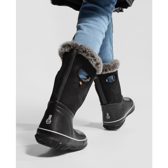 NWOT Youth size 6 Bogs - Picture 12 of 12